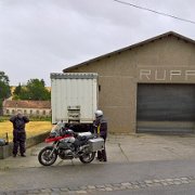 In die Regenkombi an der B40 : !Moped-Touren, 2017.4-Laender, 2017.4-Länder, Europa, Europe, Gerd Kossack, Ladendorf, Max-Planck-Schule, Moped-Touren, Niederösterreich, Ulrich Kossack, Österreich